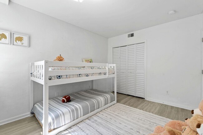 Building Photo - 920 Jefferson St