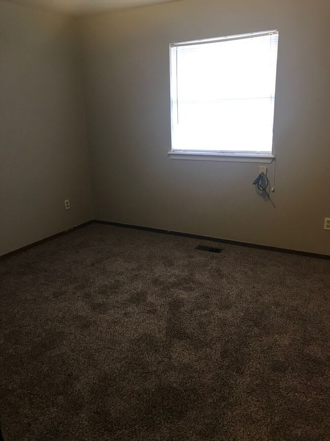 Building Photo - Edmond Home Ready for Occupancy