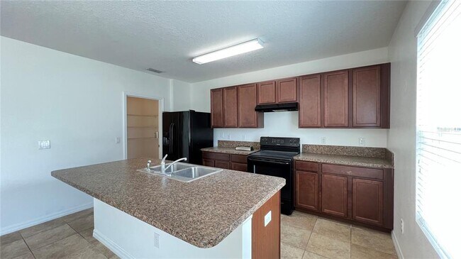Building Photo - 16628 Broadford Ln