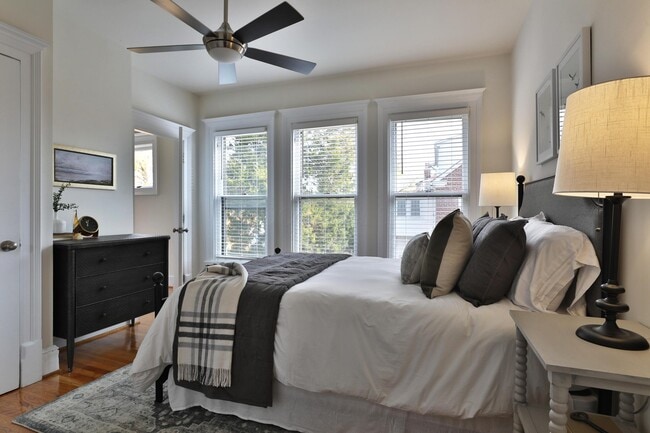 Building Photo - 398 W 5th Ave