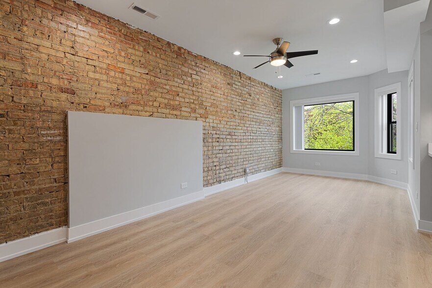 Building Photo - 1558 W Juneway Ter