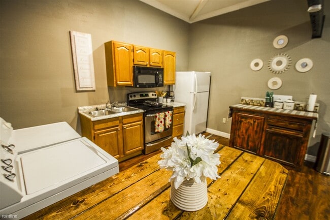 Building Photo - 1214 Florida St