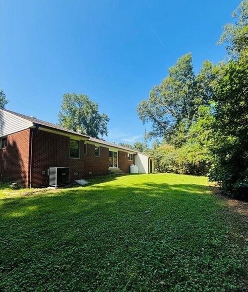 Building Photo - 4932 Lair Dr
