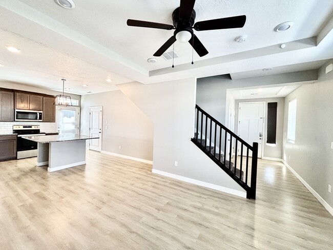 Building Photo - 153 E Brushy Canyon St