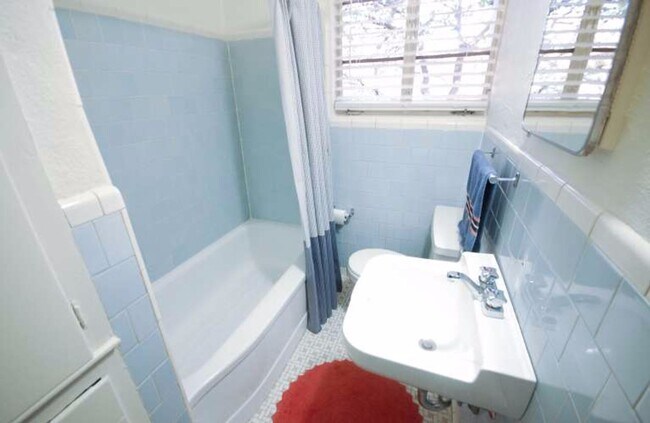 Building Photo - J01