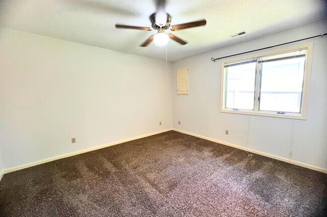 Building Photo - 2509 Hollyhock Dr