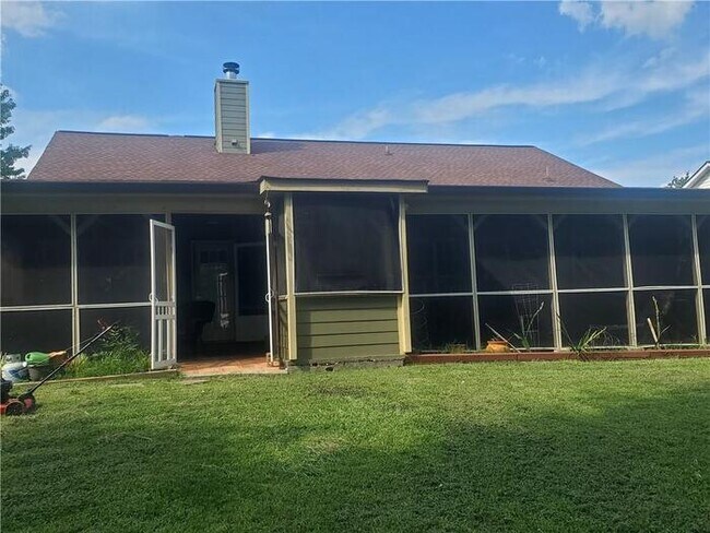 Building Photo - House - 4.5 beds 2 baths.