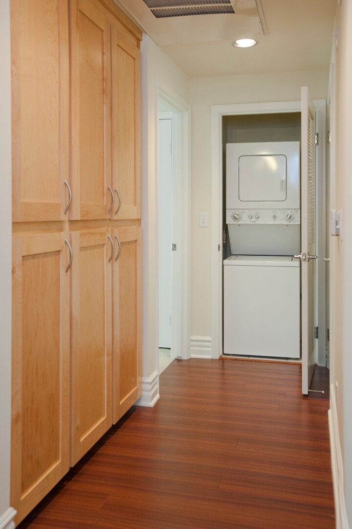 Building Photo - 12745 Moorpark St