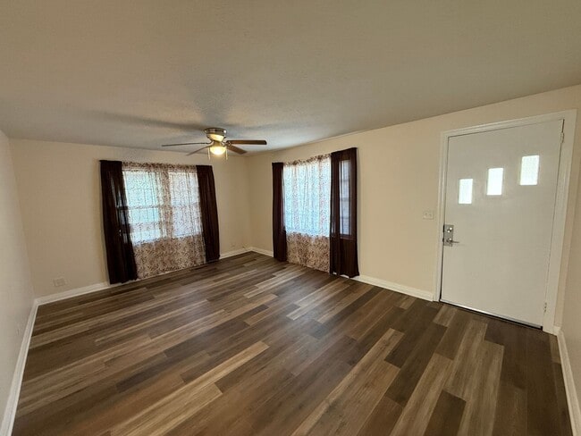 Building Photo - Walking Distance to Pell City Courthouse, ...