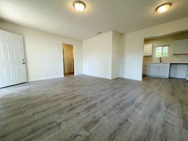 Building Photo - Fully Remodeled Single-Story 3-Bedroom Home in San Bernardino!