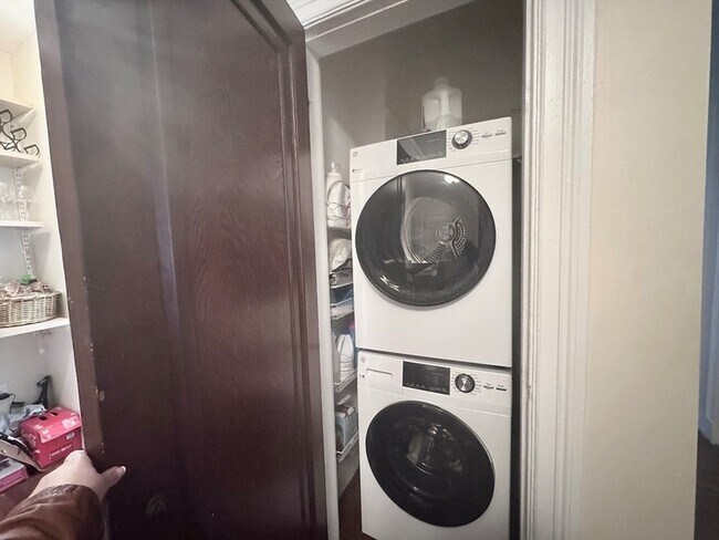 Building Photo - 313 Tappan St