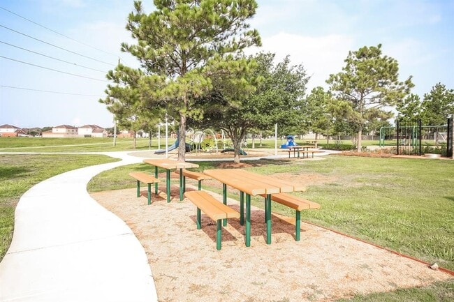 Building Photo - 8219 Ivy Wood Ct