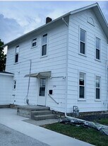Building Photo - 2206 Lake St