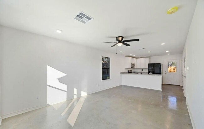 Building Photo - 545 Delmar St