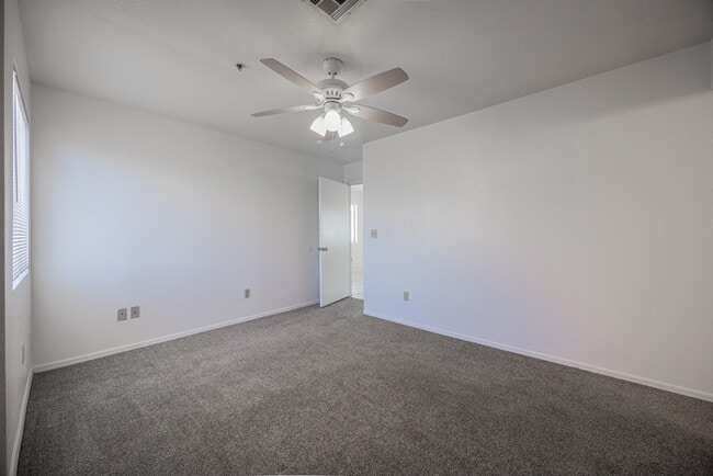 Building Photo - 16033 N 25th St