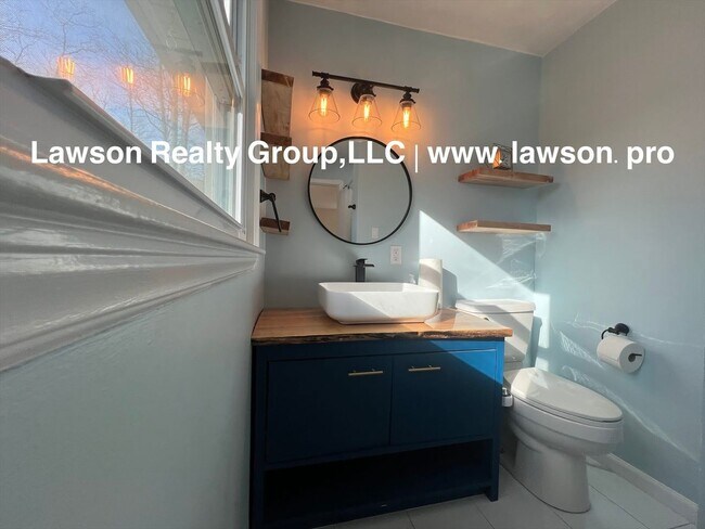 Building Photo - Peaceful Retreat with Outdoor Space-Botetourt County