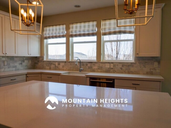 Building Photo - 2274 S 50 E