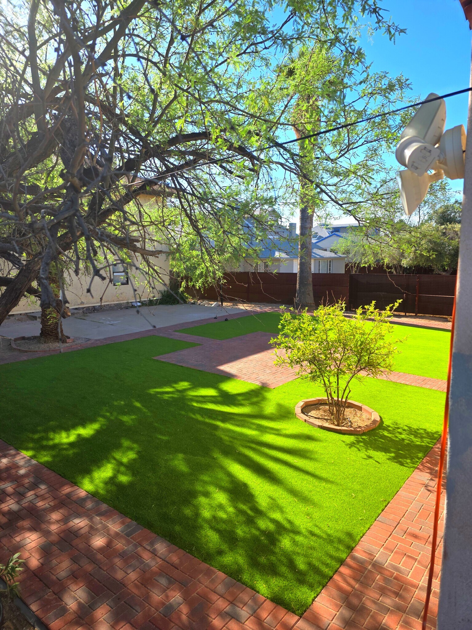 Building Photo - 833 N 4th Ave