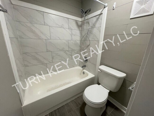 Building Photo - 408 Skyview Dr
