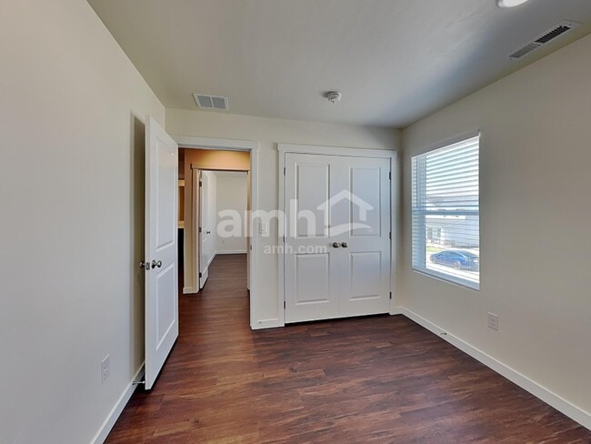 Building Photo - 1432 N Garnet Creek Ave