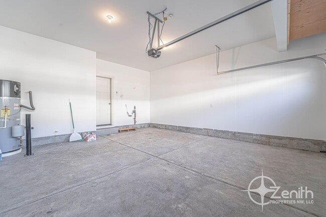 Building Photo - 4237 S Waters Edge Wy