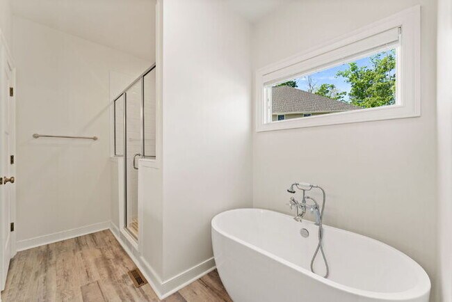 Building Photo - Spacious 5 Bedroom Home in Rountrey (Newmarket Section) – 3,555 Sq Ft – $4,350/mo