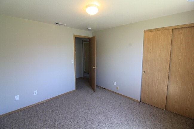 Building Photo - 3 Bed, 2 Bath Rambler in Pasco
