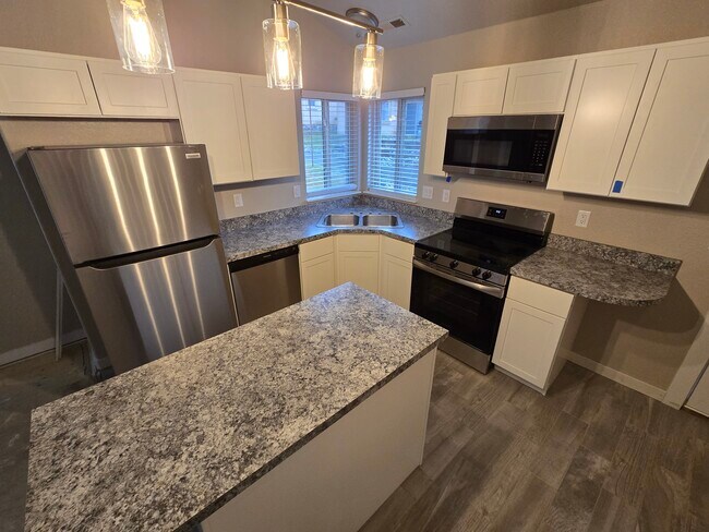 Building Photo - 1642 Columbine Village Dr