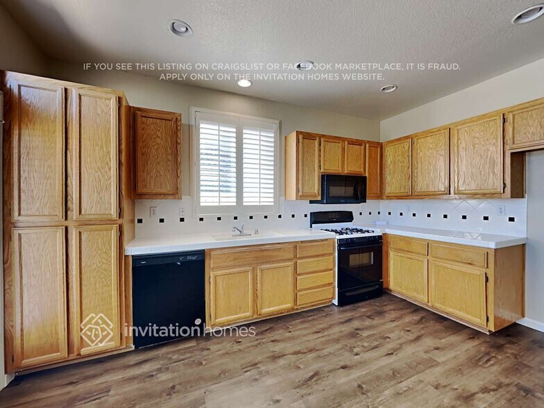 Building Photo - 690 Rubier Way