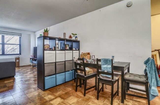 Building Photo - 201 St Pauls Ave