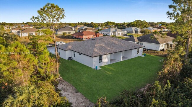 Building Photo - 4980 Fairway Ct