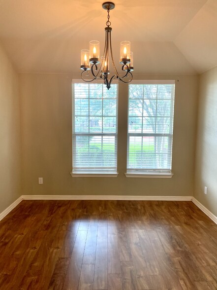 Building Photo - 4235 Fairmeadow Dr
