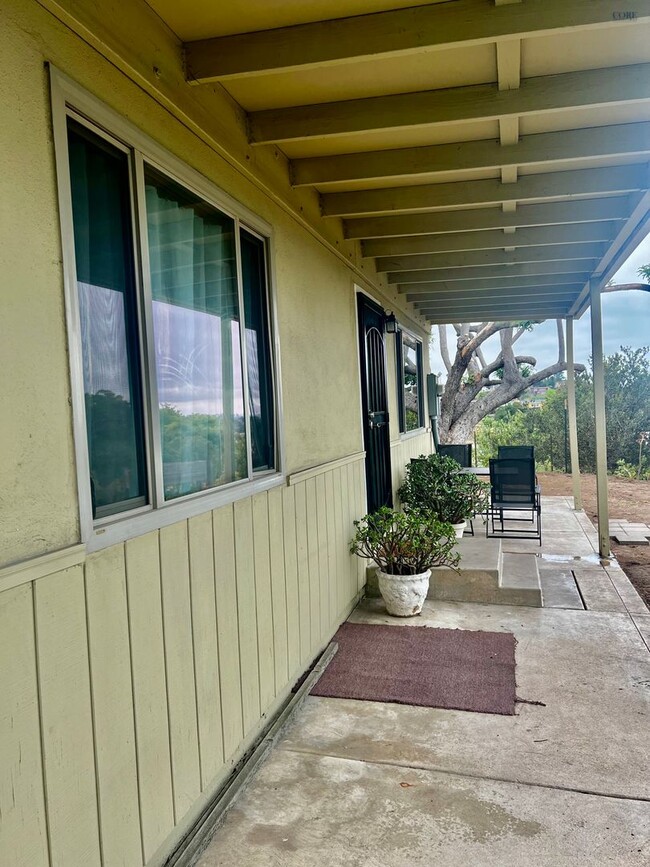 Building Photo - Hidden Gem with Views! 2 bedroom, 1 bathroom