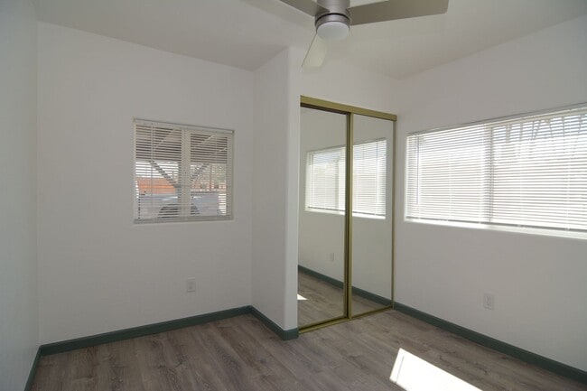 Building Photo - Remodeled 2 Bedroom 1 Bath Duplex! Great Central Tucson Location!