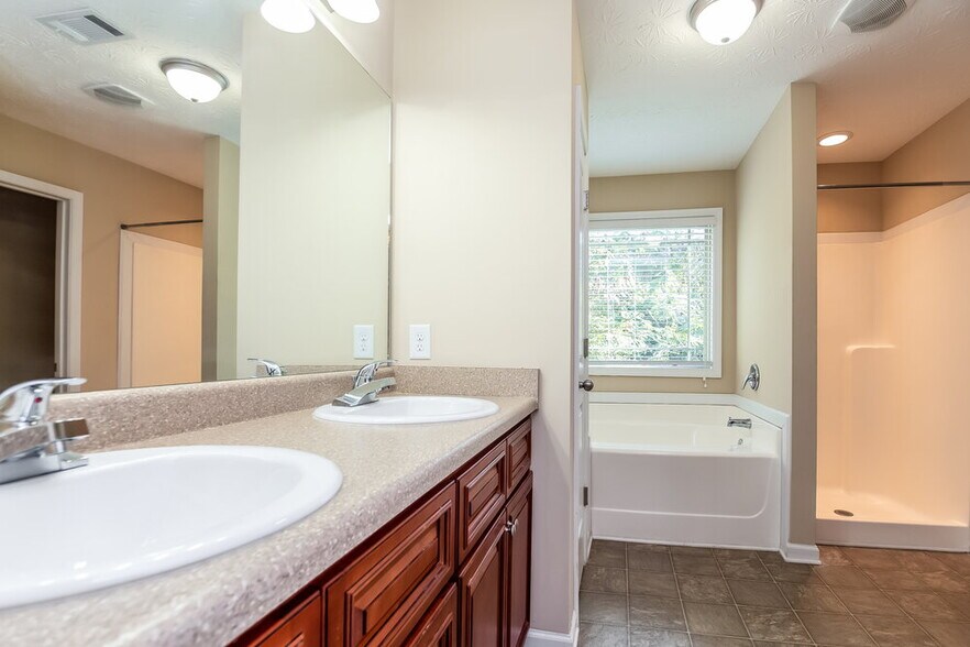 Building Photo - 23 St Charles Pl