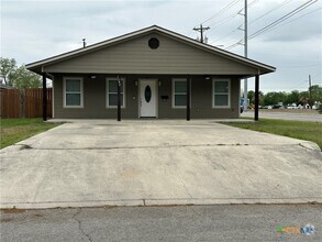 Building Photo - 1084 E Weinert St