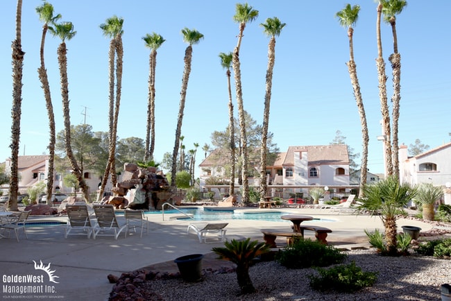 Building Photo - Spacious 2Bdm 2Ba Condo with Fireplace & B...