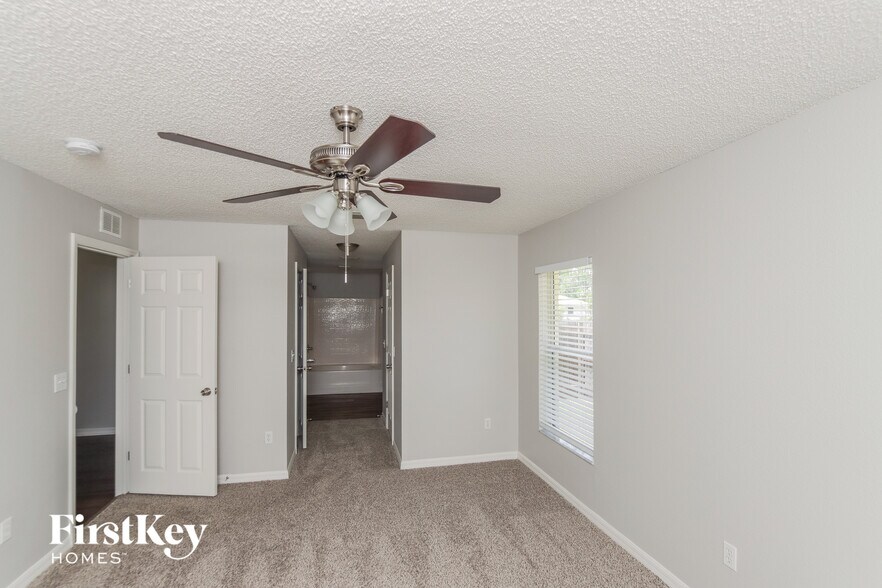 Building Photo - 826 Tedder Rd SE