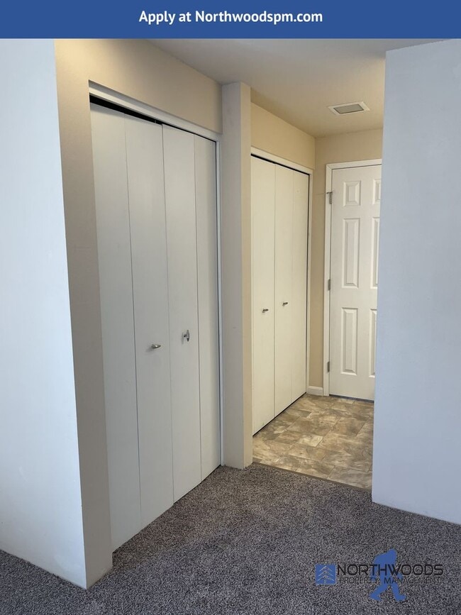 Building Photo - Charming 3 Bedroom 2 Bath Home in Very Nic...
