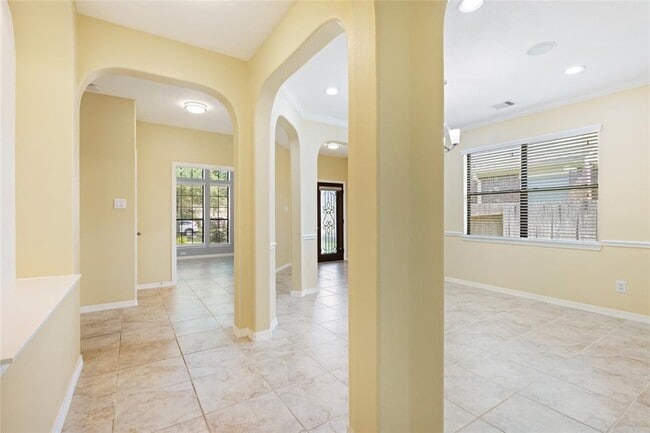 Building Photo - 1240 Pisana