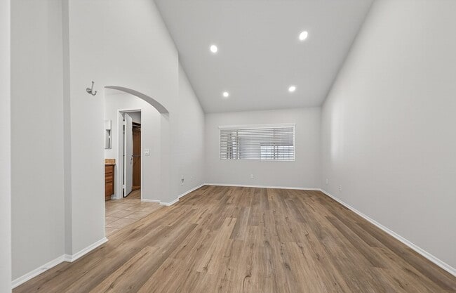 Building Photo - Beautiful Remodeled 2-Bedroom Single-Story Condo