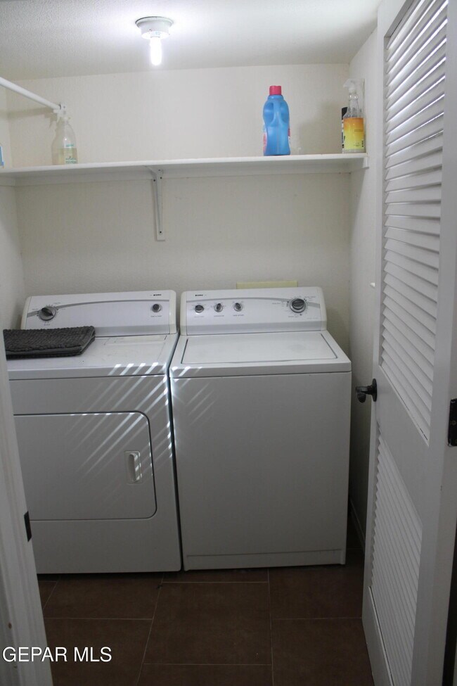 Building Photo - 12516 Twin Leaf Dr