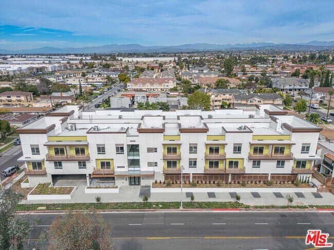 Building Photo - 7411 Artesia Blvd