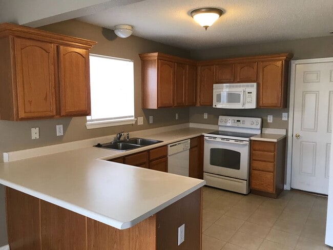 Building Photo - Noblesville 3  - R home