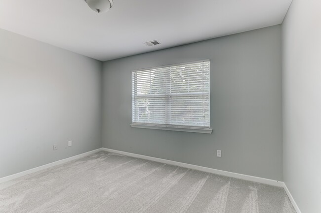 Building Photo - 501 Olmsted Park Pl
