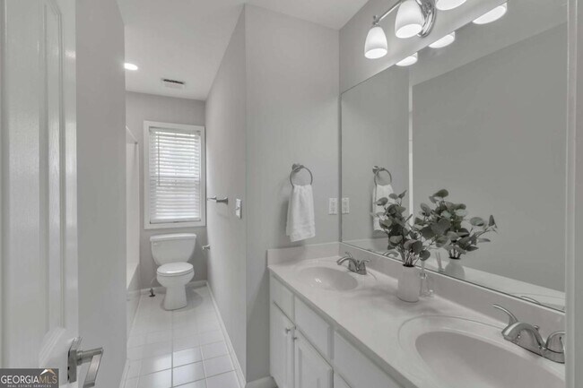 Building Photo - 3633 Elinburg Cove Trail NE