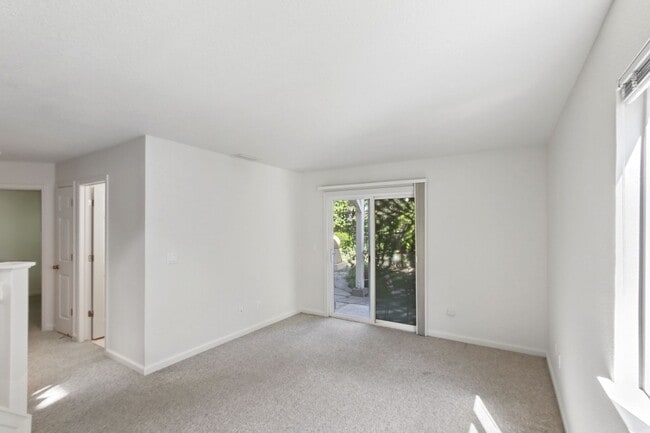 Building Photo - 3 Bedroom in Mace Ranch