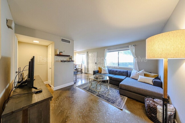 Building Photo - 8531 E Belleview St