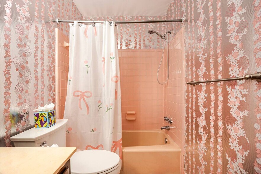 Building Photo - 7527 Fairwood Ln