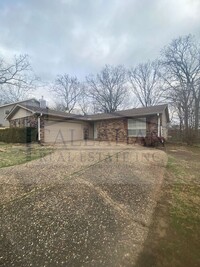 Building Photo - Indian Hills 3 Bedroom